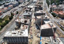 Patří mezi největší stavební firmy v zemi. Do jubilejního roku vstupuje s projekty za téměř 40 miliard